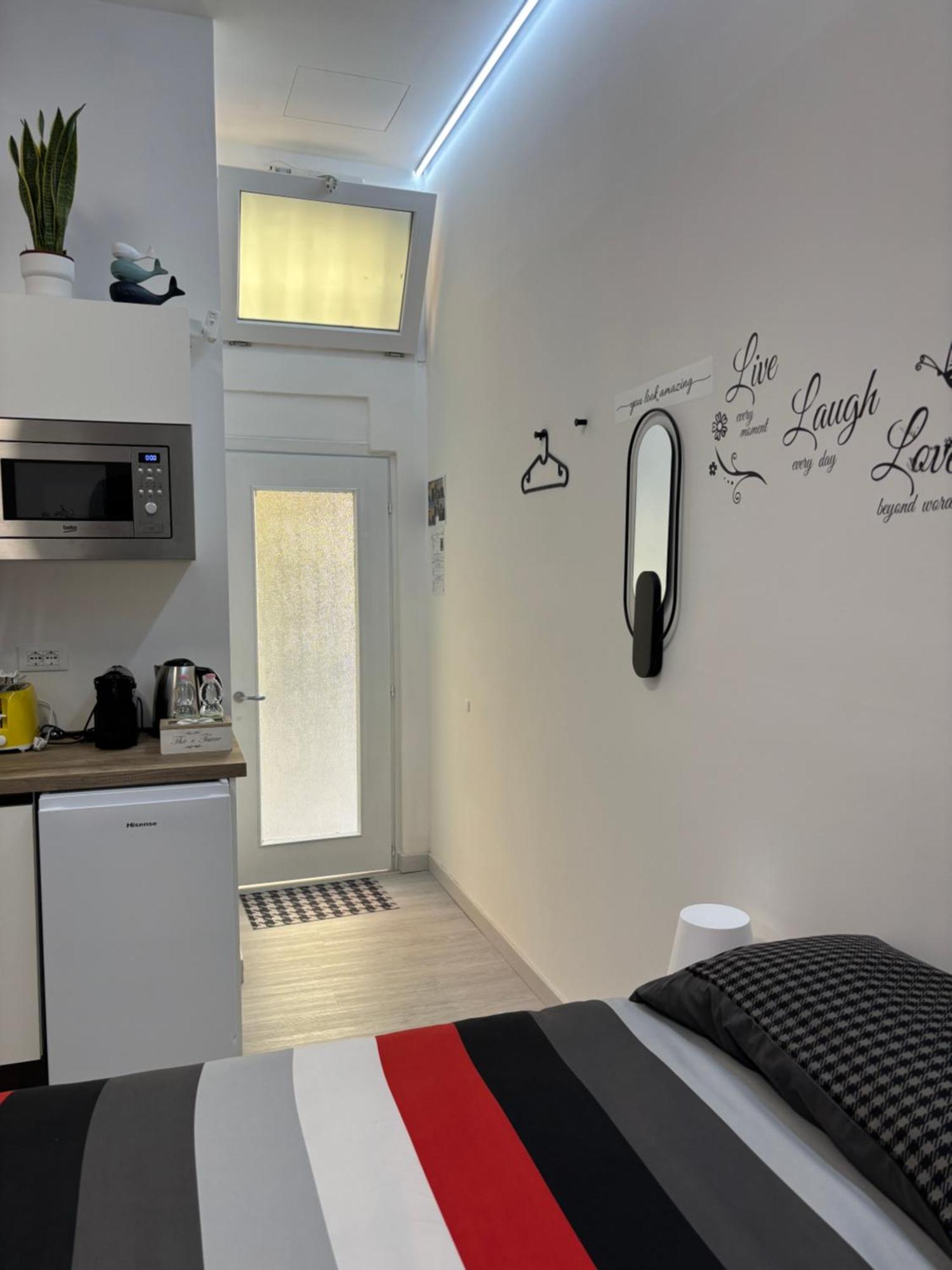 La Vecchia Milano-Les Nubles Vannucci - Il Ballatoio E Il Cortile Esterno foto