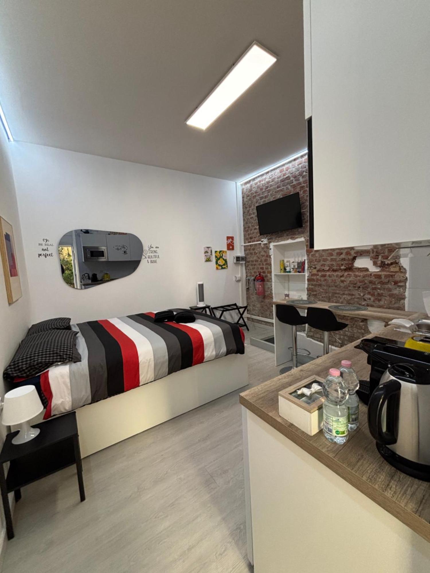 La Vecchia Milano-Les Nubles Vannucci - Il Ballatoio E Il Cortile Esterno foto